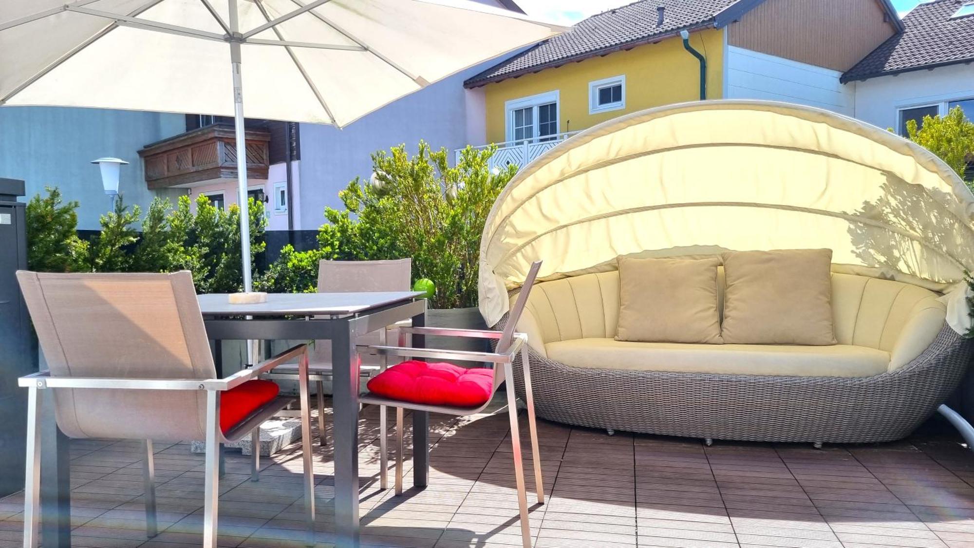 Haus Am Weinberg Apartment Seekirchen am Wallersee Exterior photo